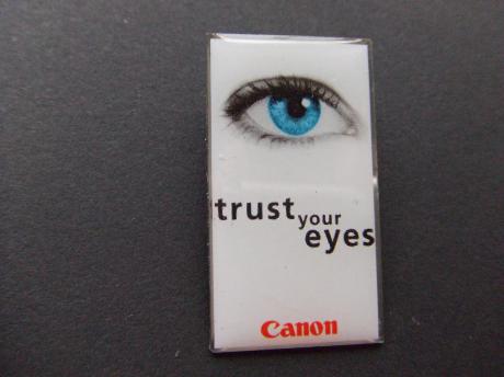 Canon camera trust your eyes rechter oog